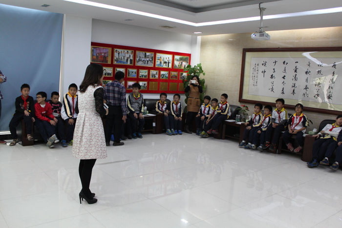 常平鎮(zhèn)青少年科技活動(dòng)周，板石小學(xué)師生到常平科技園參觀