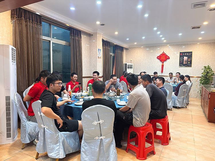 金秋時節(jié)，月圓共聚|東科集團(tuán)宴請工地工友聚餐活動