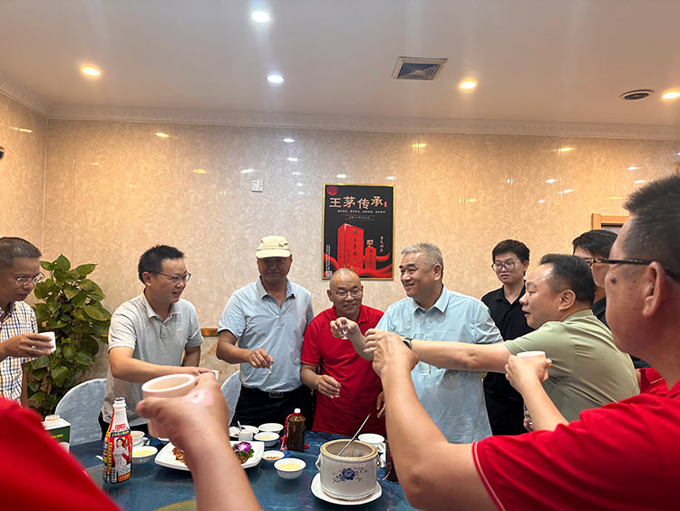 金秋時節(jié)，月圓共聚|東科集團(tuán)宴請工地工友聚餐活動